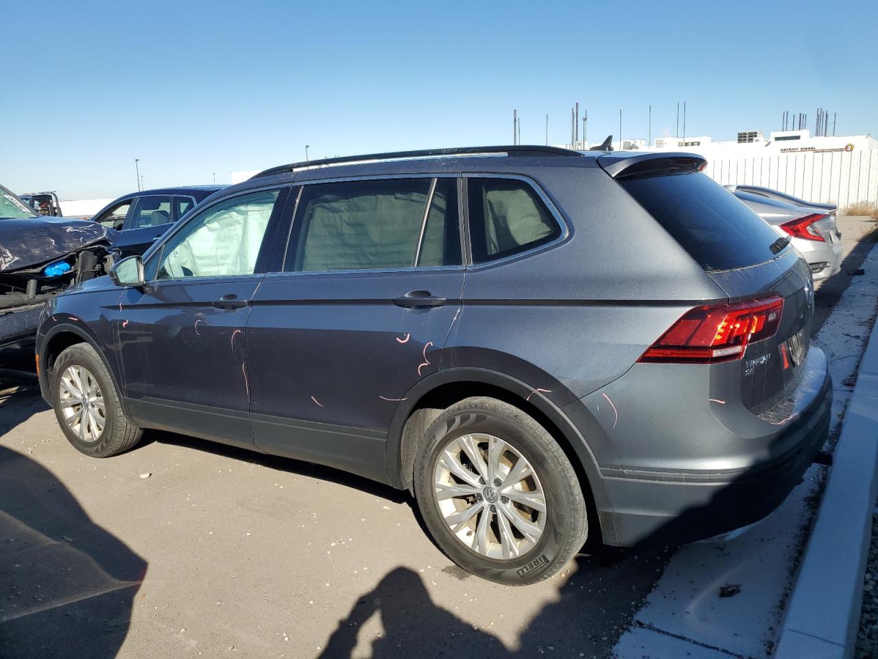 2019 Volkswagen Tiguan - Image 2
