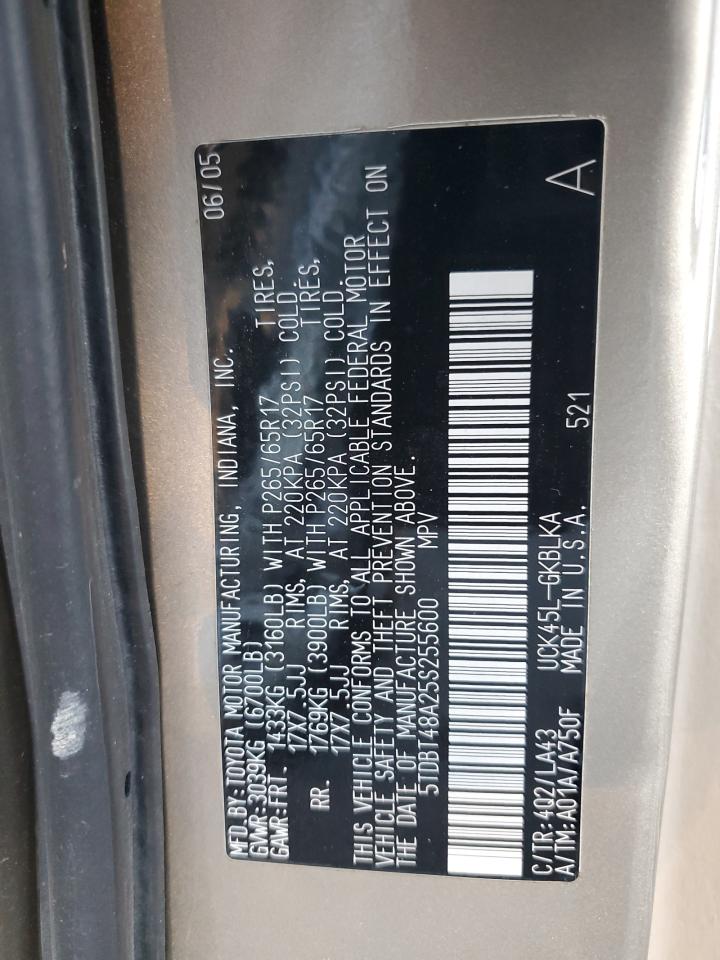 2005 Toyota Sequoia - Image 13