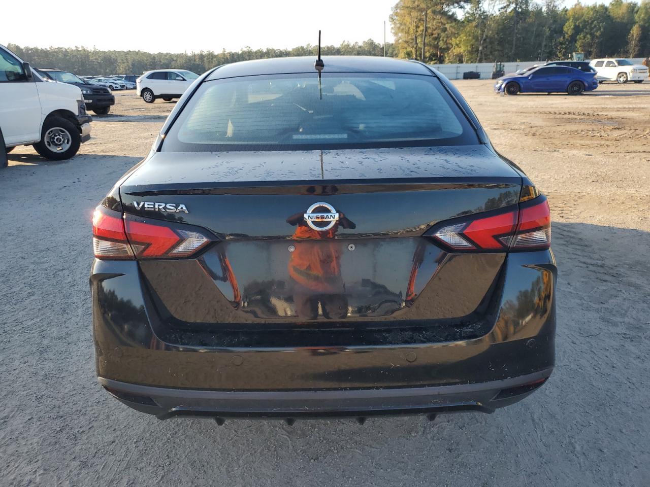 2020 Nissan Versa - Image 6