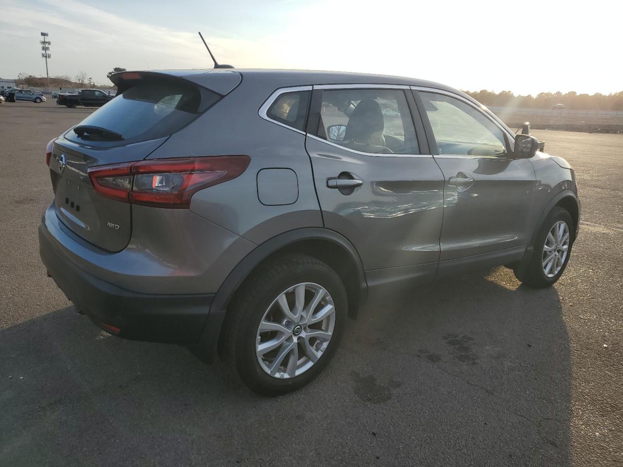 2021 Nissan Rogue - Image 3