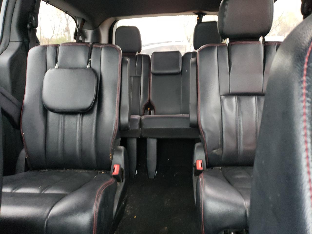 2017 Dodge Caravan - Image 10