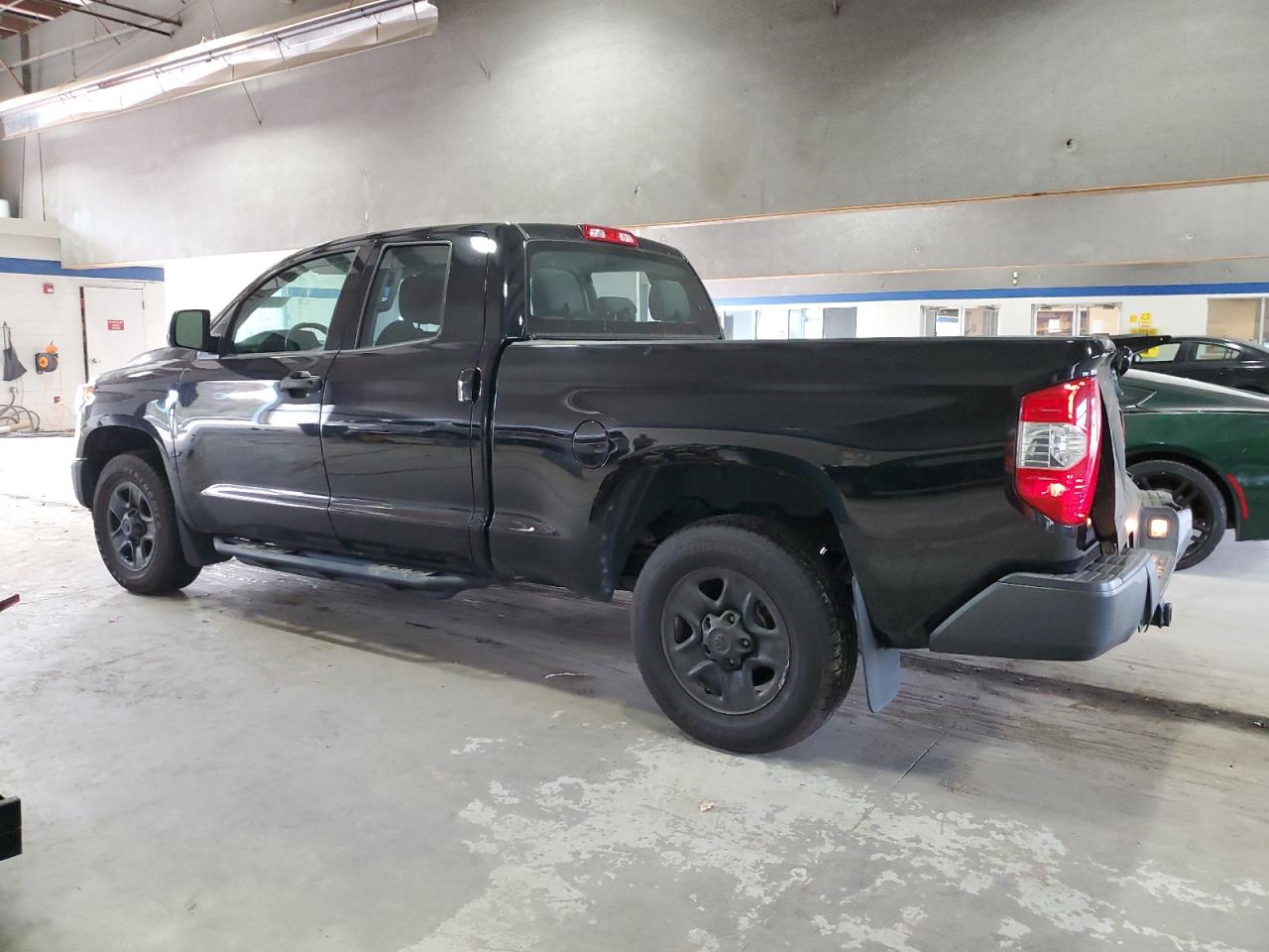 VIN 5TFRM5F14JX124015 2018 TOYOTA TUNDRA no.2