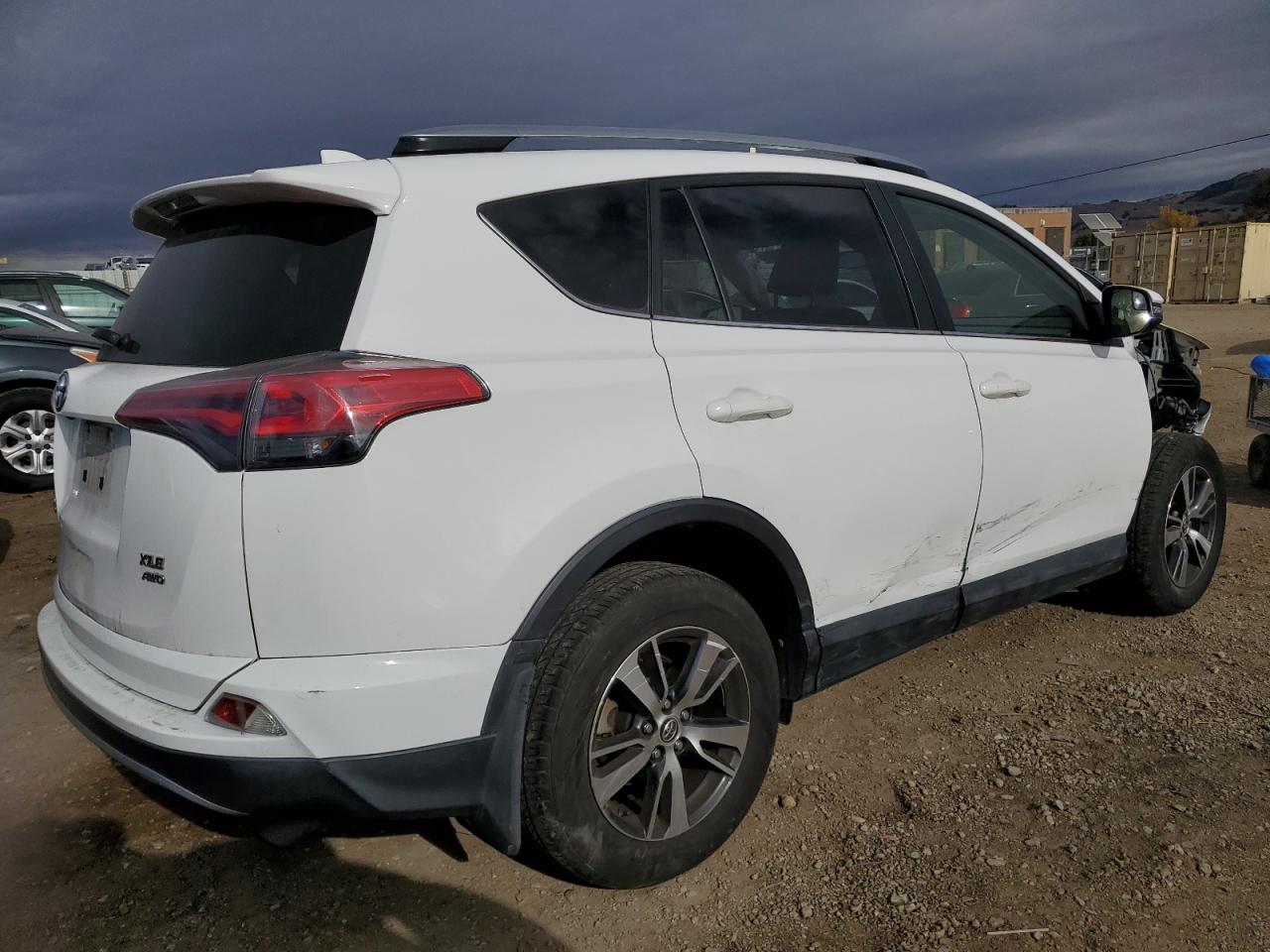 VIN JTMRFREV8HD200837 2017 TOYOTA RAV4 no.3