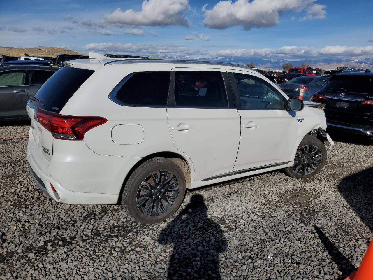2018 Mitsubishi Outlander - Image 3