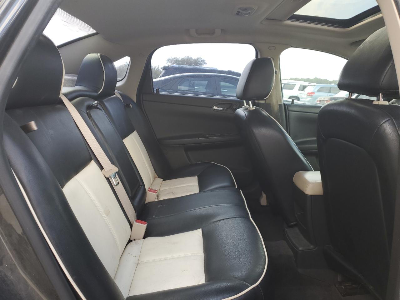 2015 Chevrolet Impala - Image 10