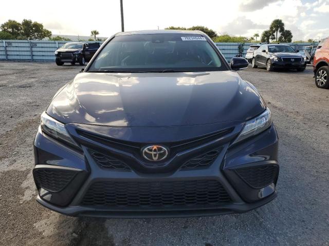  TOYOTA CAMRY 2022 Granatowy