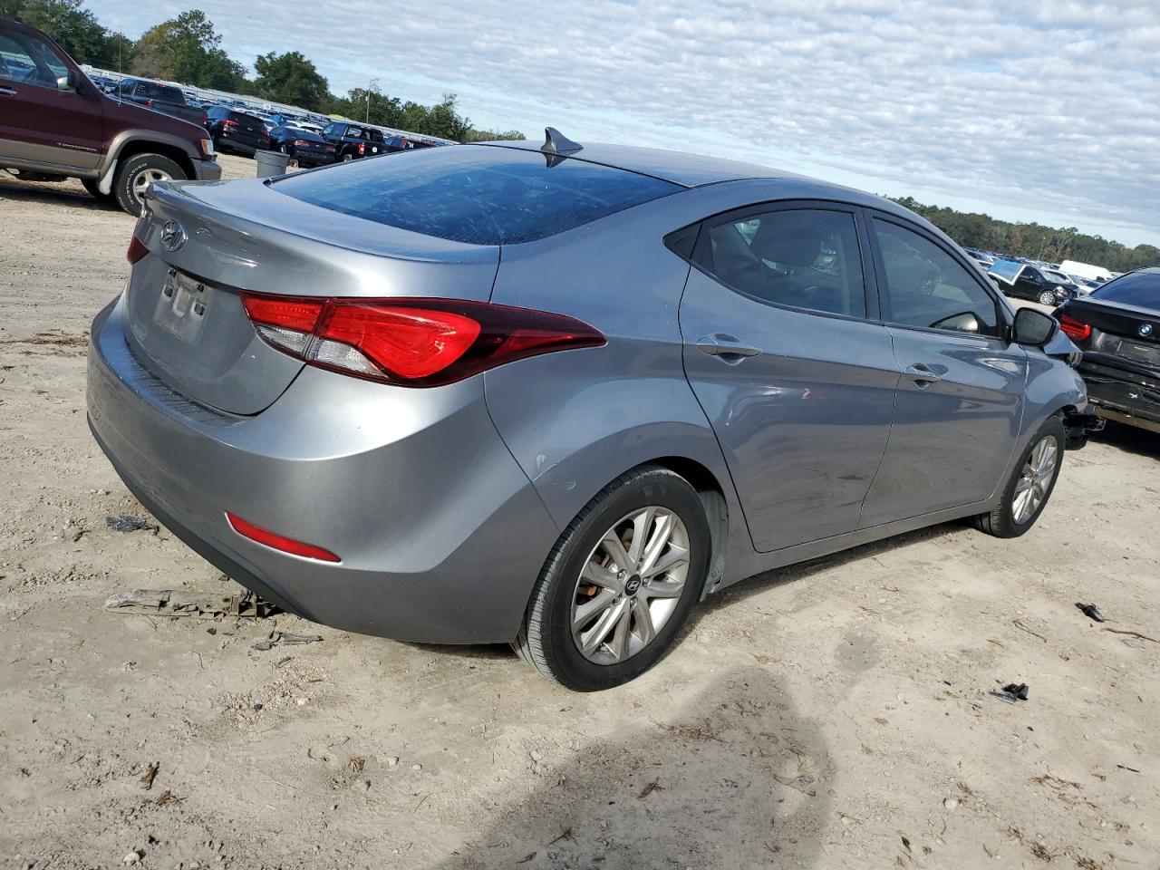 2014 Hyundai Elantra - Image 3