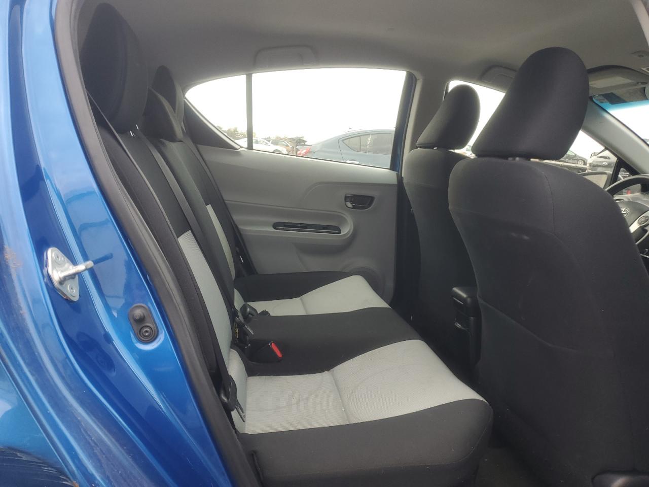 2014 Toyota Prius - Image 10