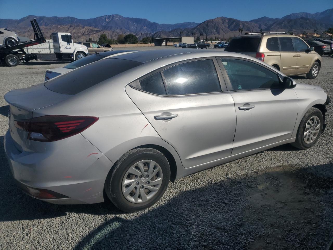 2020 Hyundai Elantra - Image 3