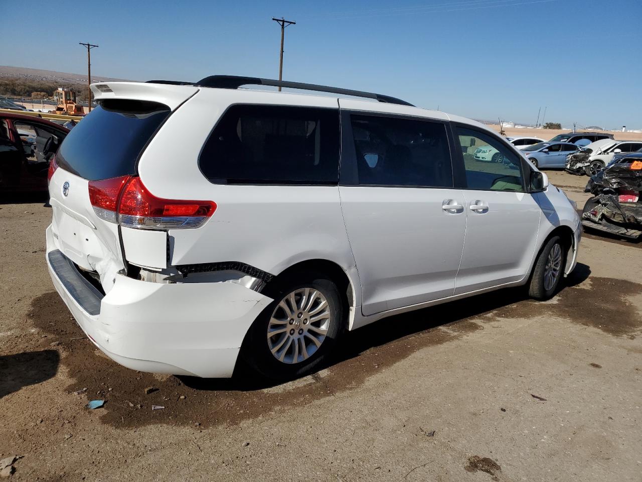 2014 Toyota Sienna - Image 3