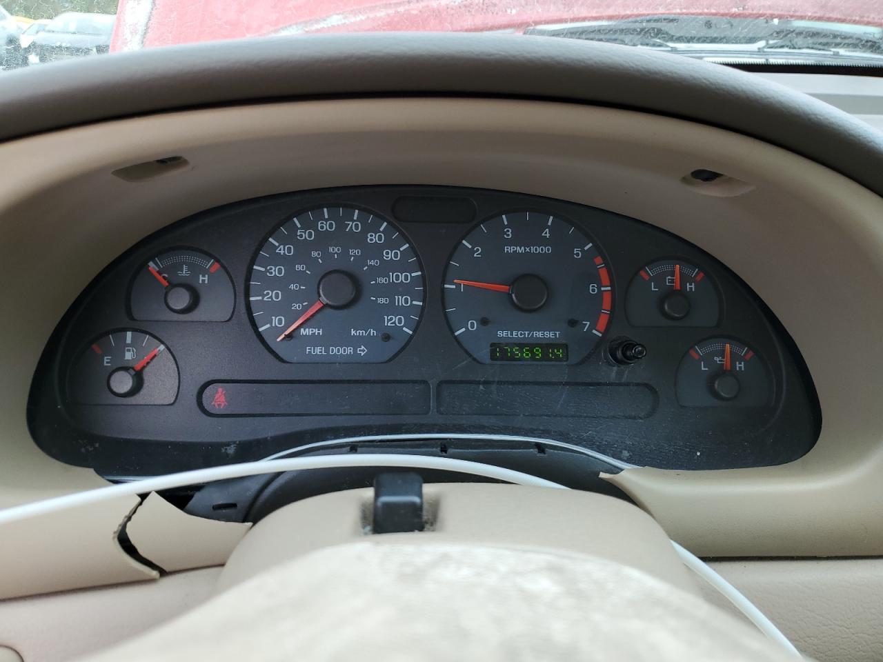 2004 Ford Mustang - Image 9