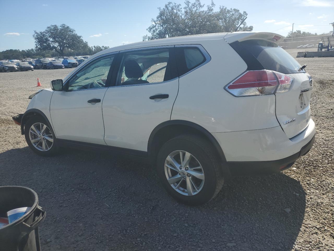 2016 Nissan Rogue - Image 2