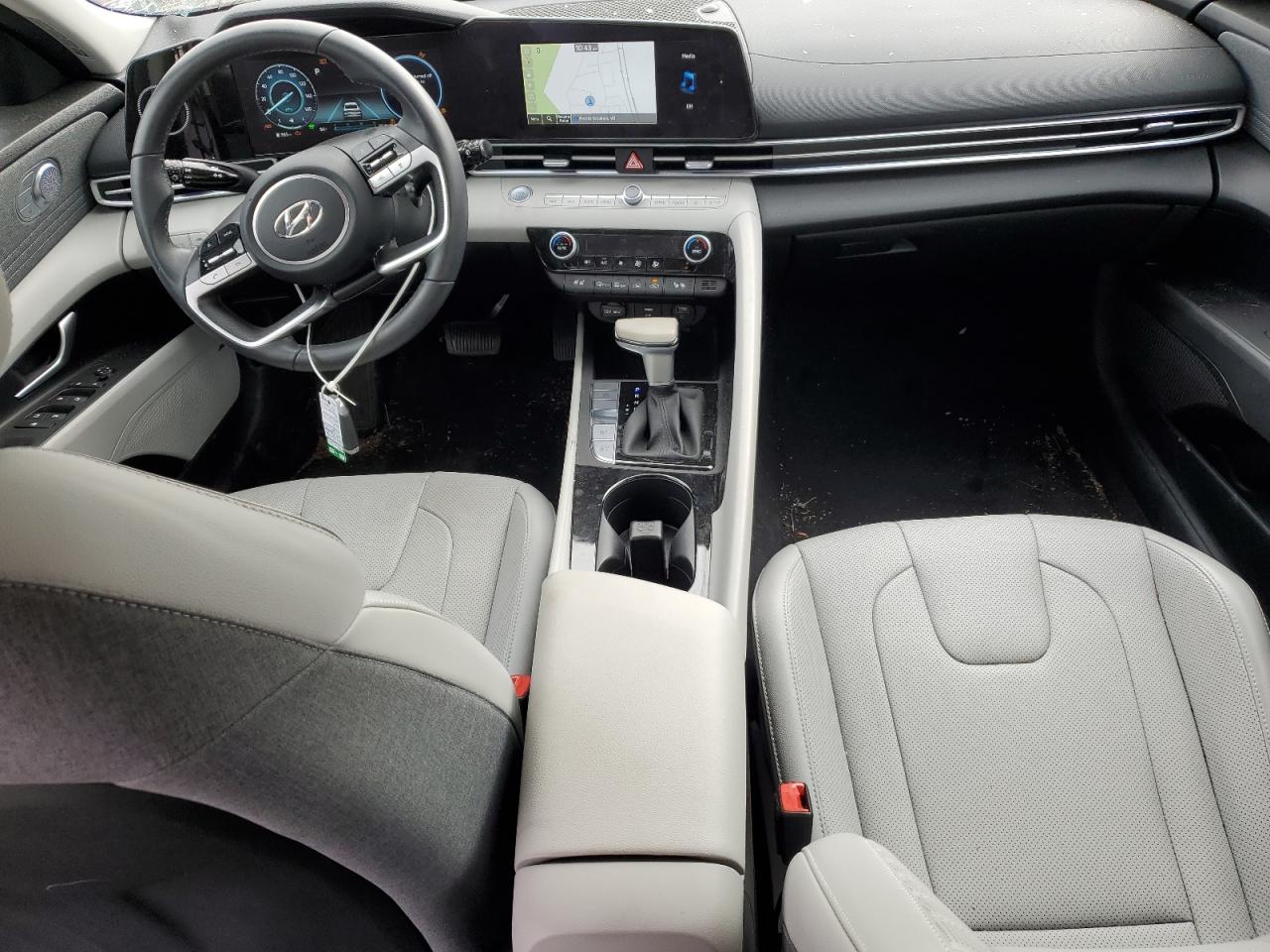 2023 Hyundai Elantra - Image 8