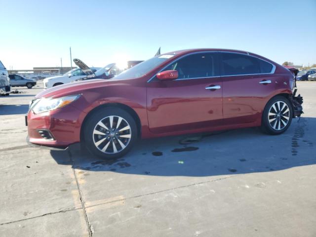  NISSAN ALTIMA 2017 Красный