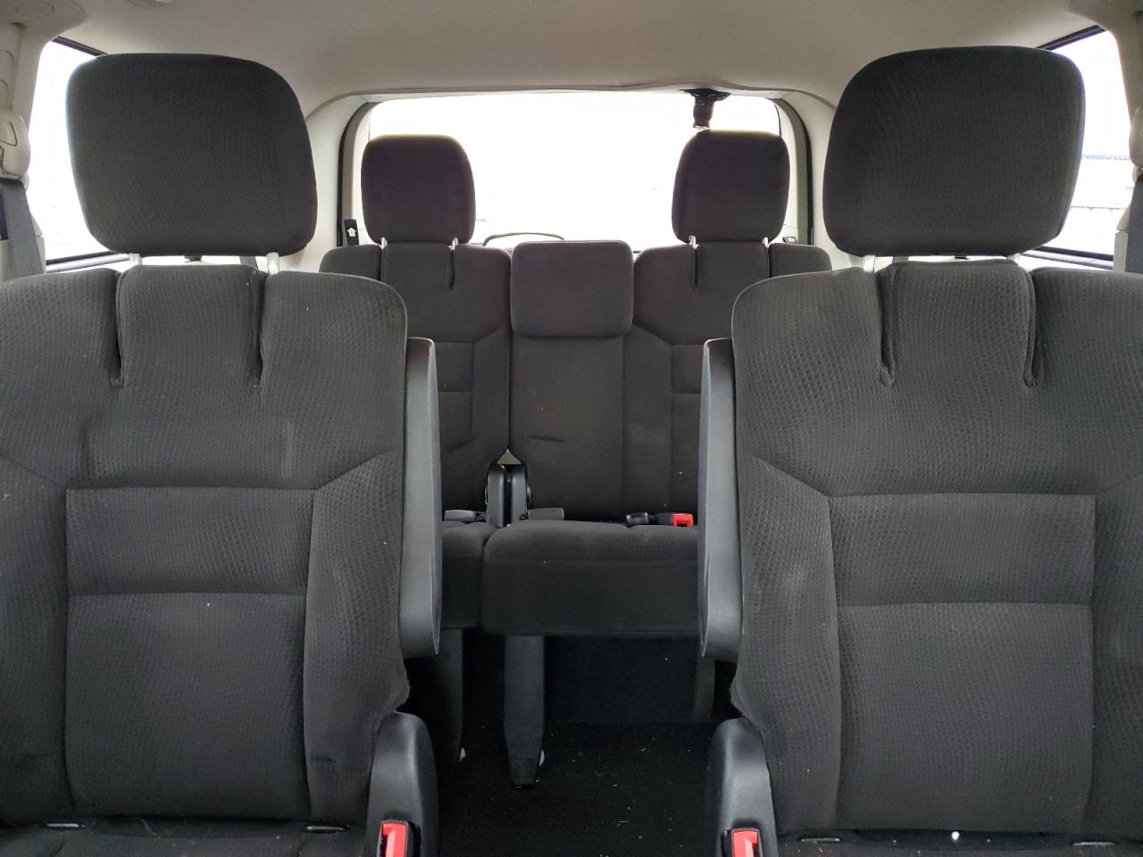 2016 Dodge Caravan - Image 10