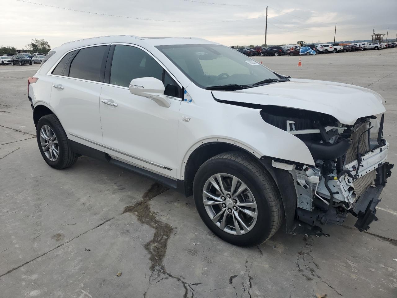 VIN 1GYKNDRS8MZ143697 2021 CADILLAC XT5 no.4