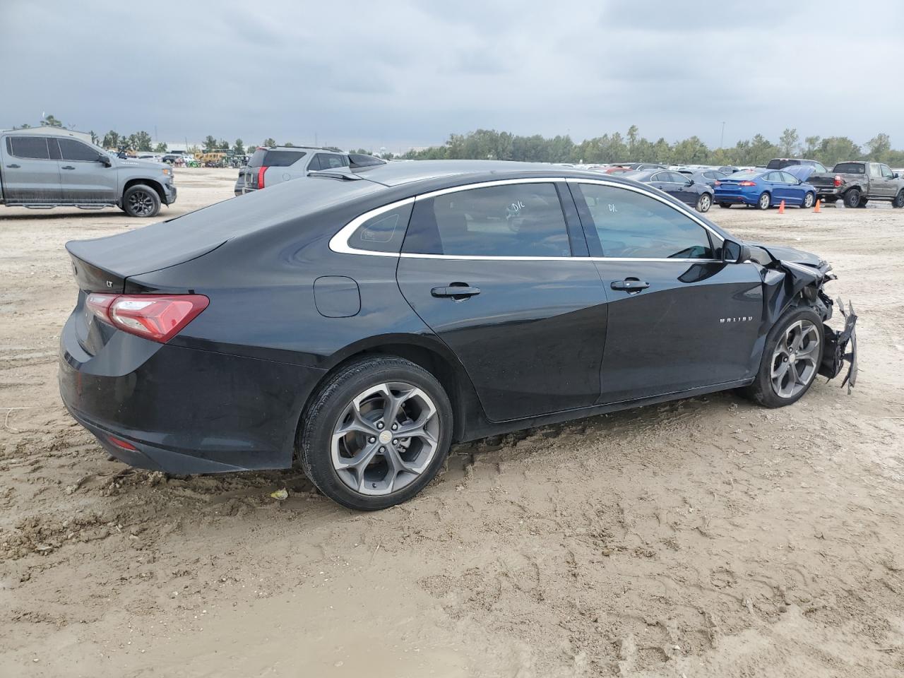 2022 Chevrolet Malibu - Image 3