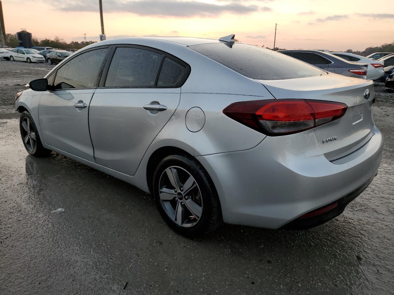 VIN 3KPFL4A71JE238856 2018 KIA FORTE no.2