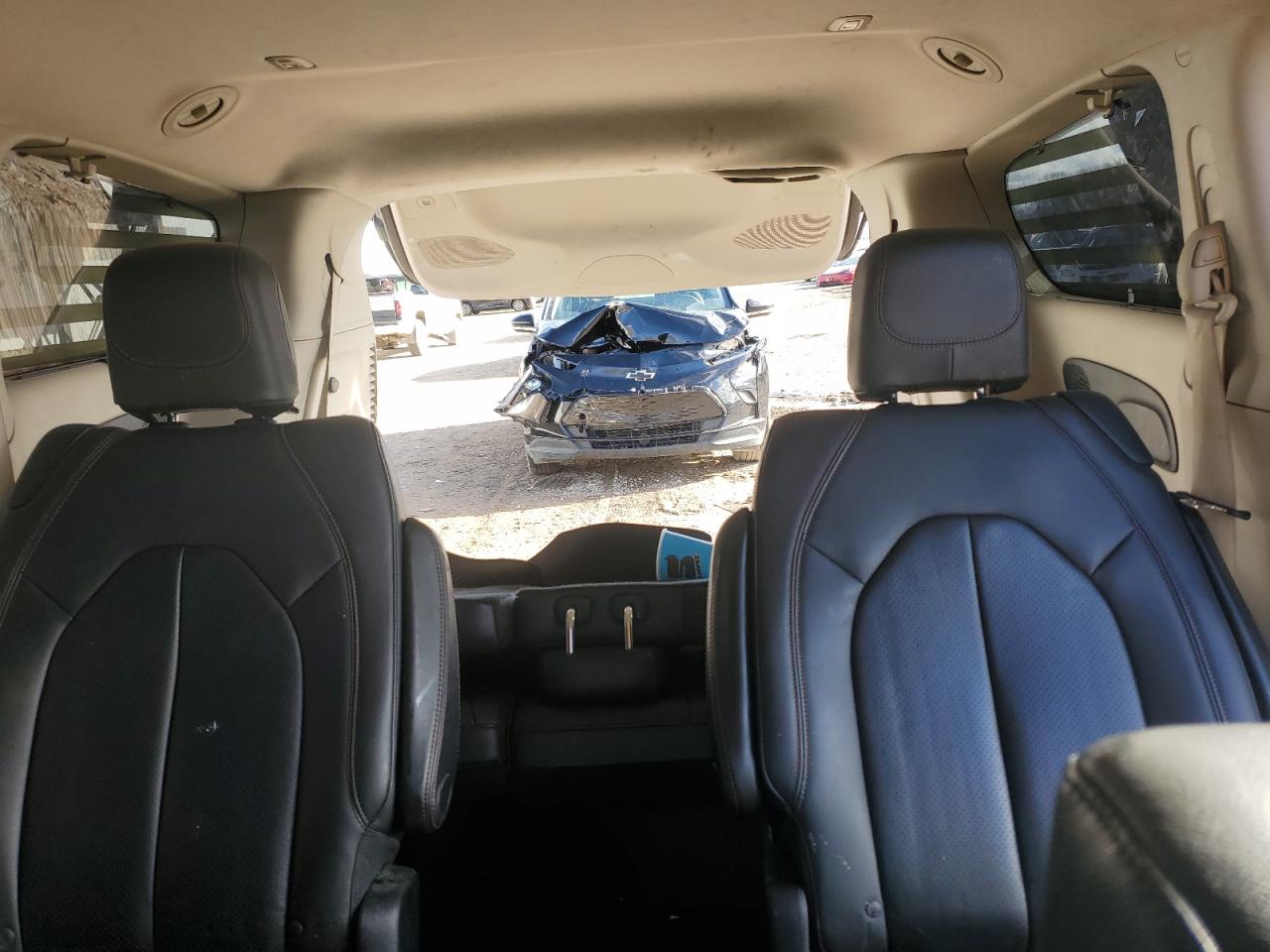 2017 Chrysler Pacifica - Image 10