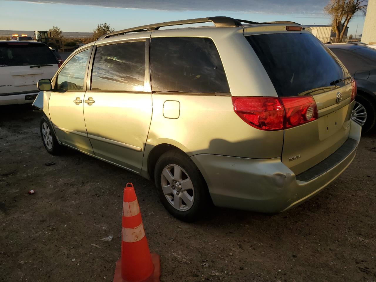 2006 Toyota Sienna - Image 2