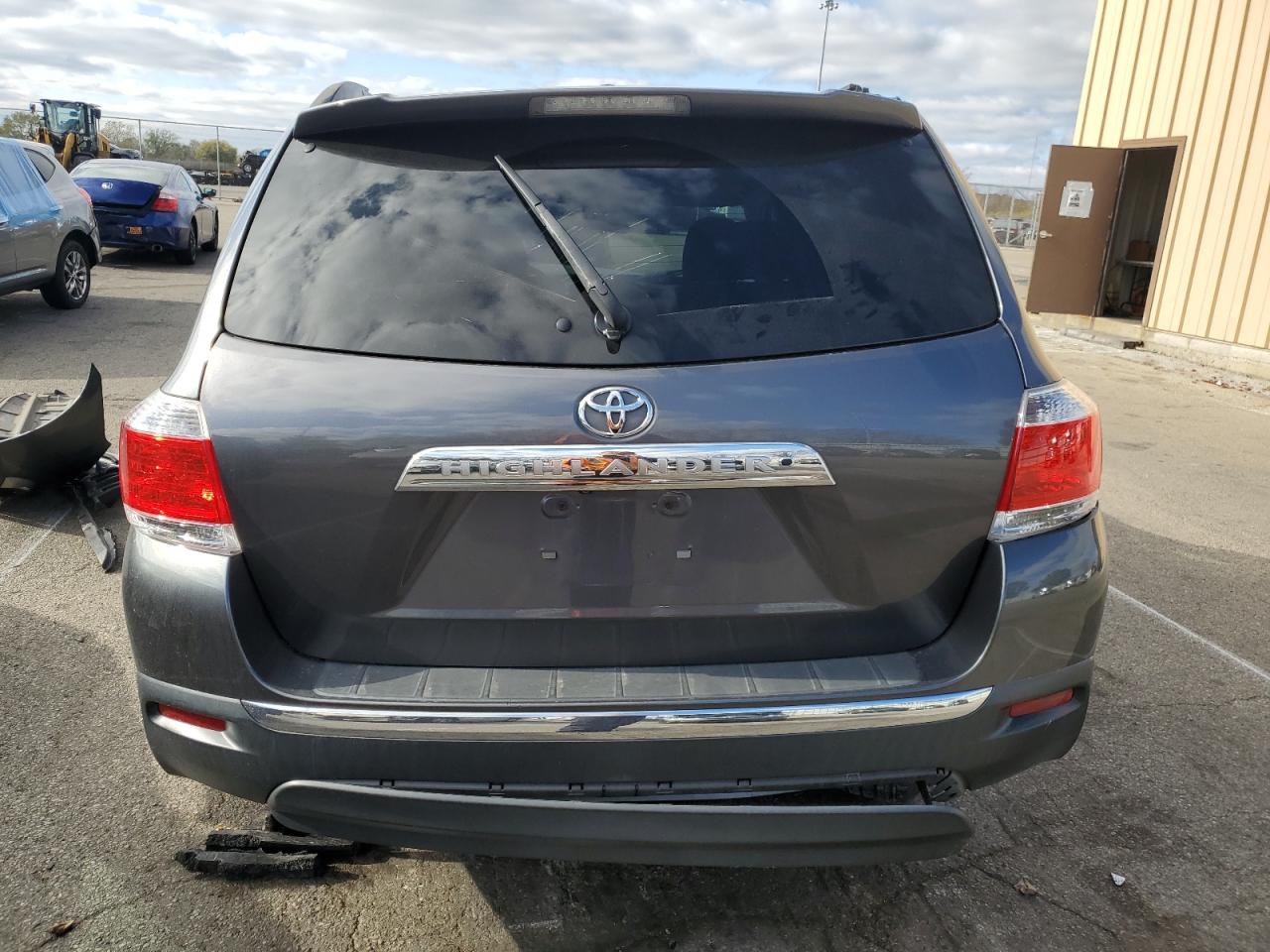 2011 Toyota Highlander Base VIN: 5TDZK3EH4BS024268 Lot: 80211374