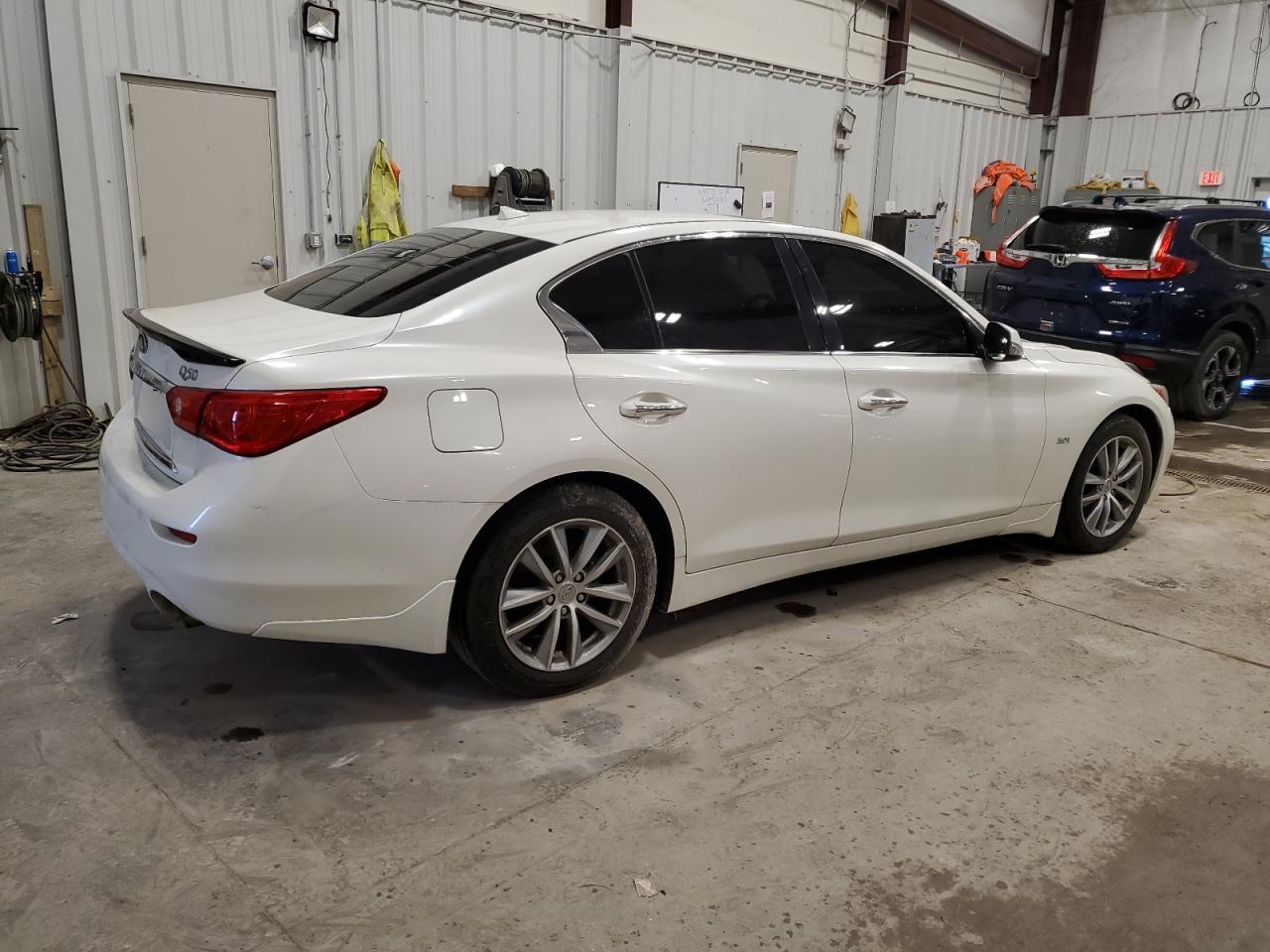 VIN JN1EV7ARXGM343188 2016 INFINITI Q50 no.3