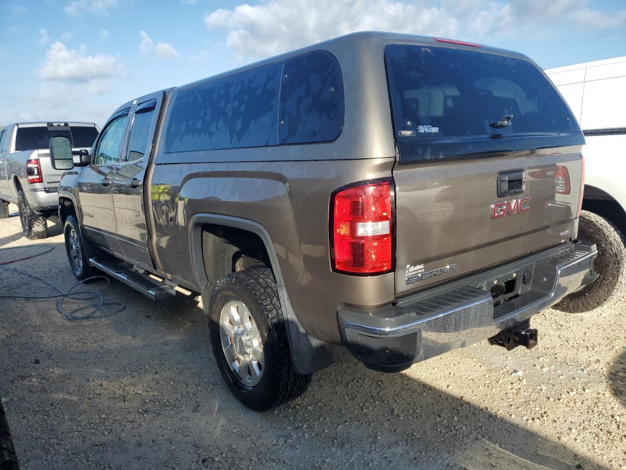 2015 GMC Sierra - Image 2
