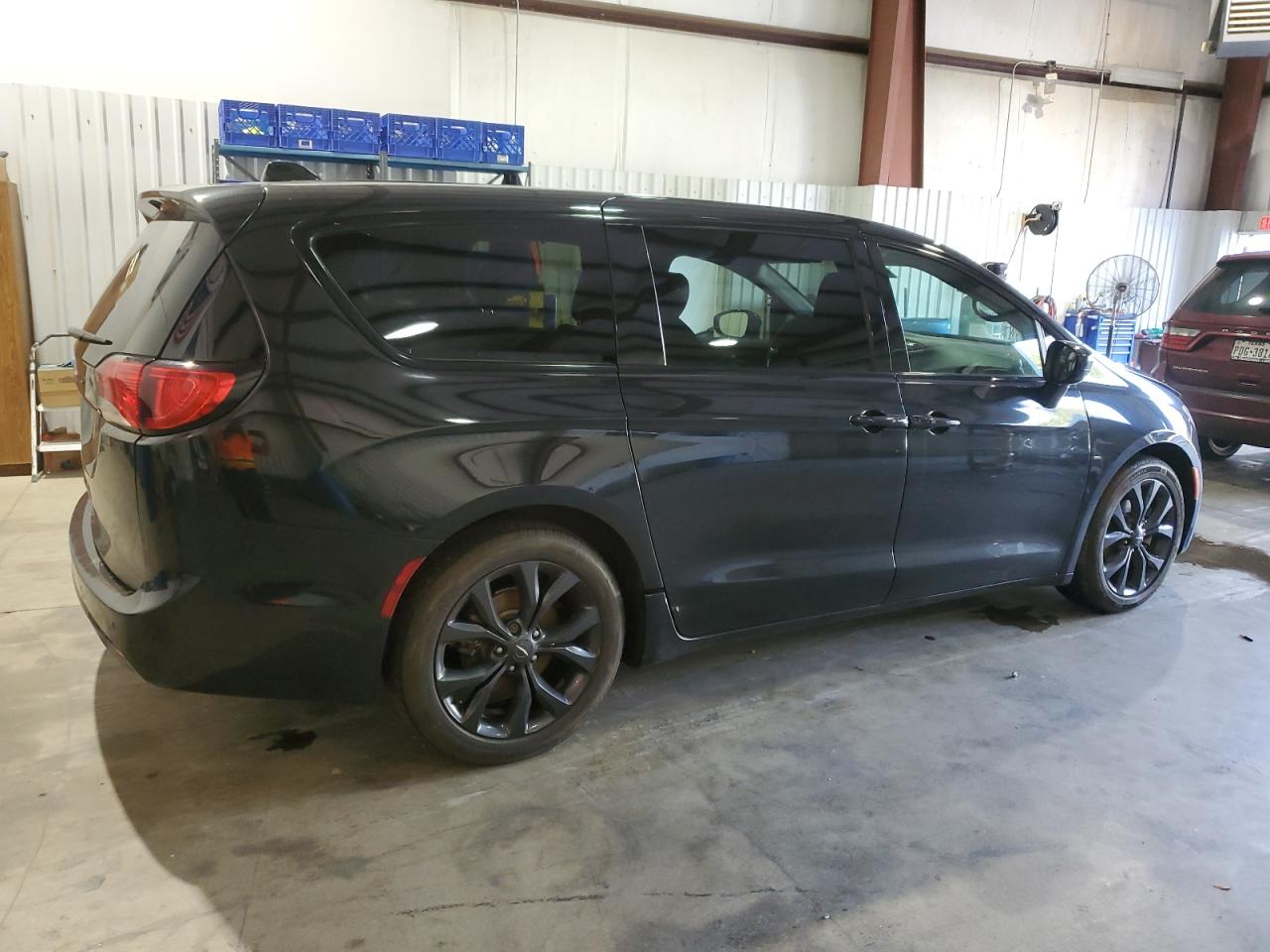2018 Chrysler Pacifica - Image 3