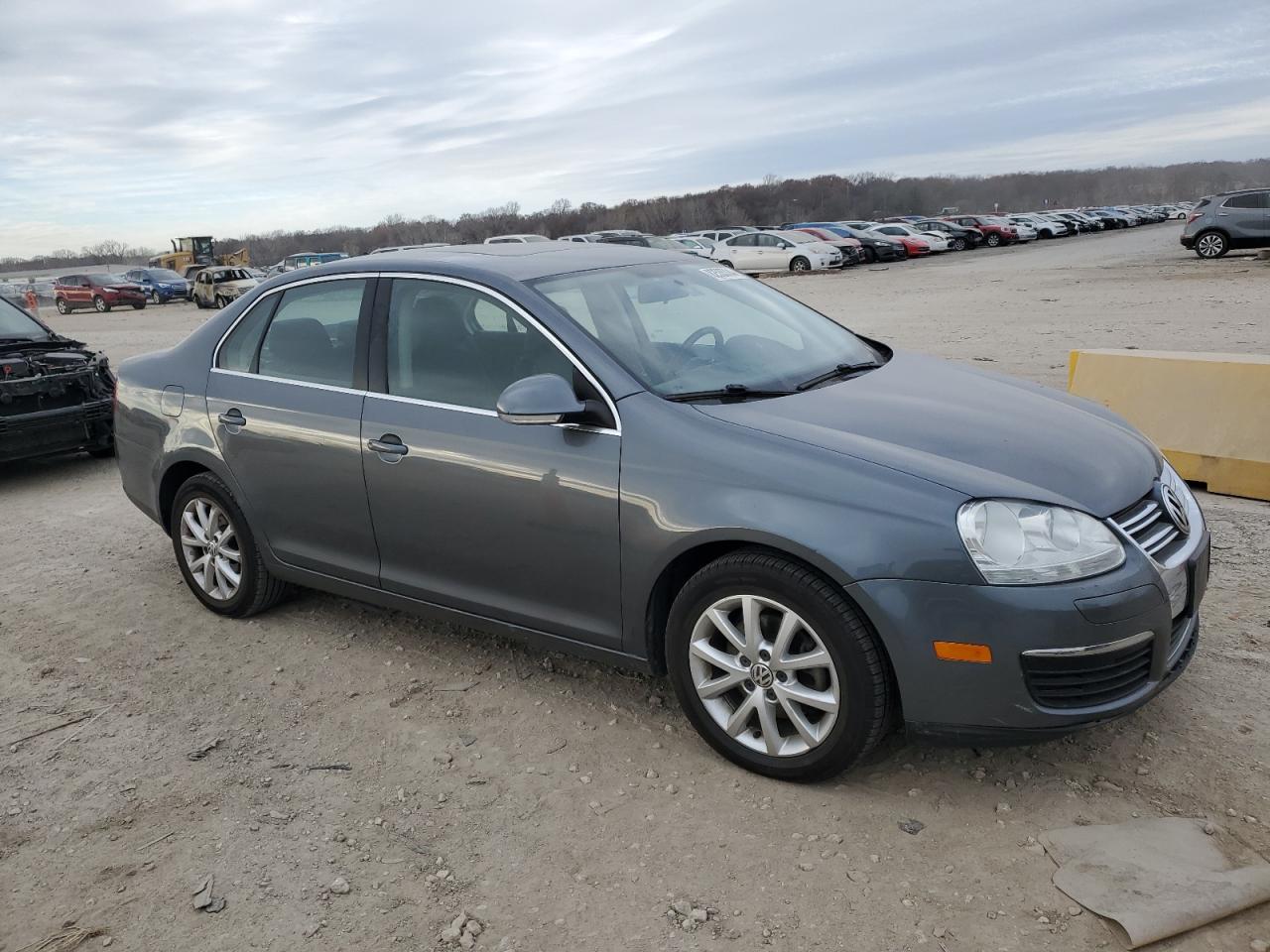 2010 Volkswagen Jetta - Image 4