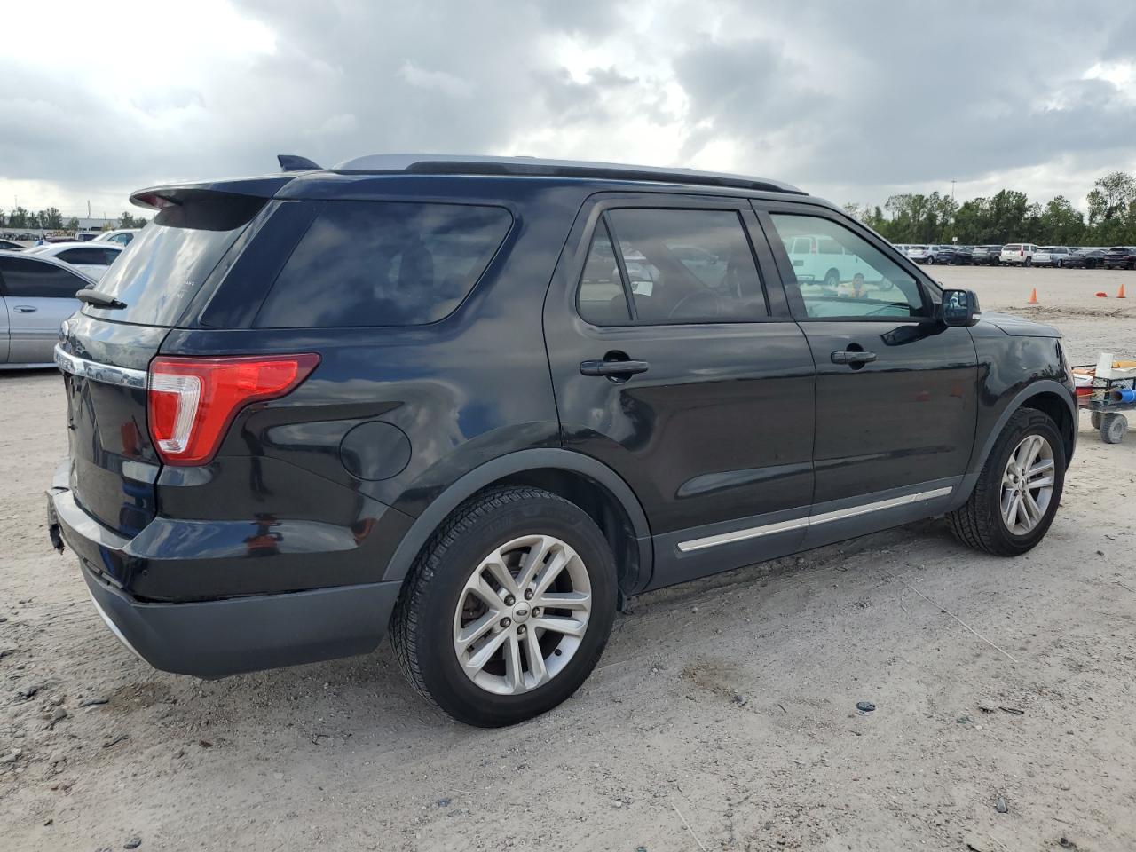 2017 Ford Explorer - Image 3