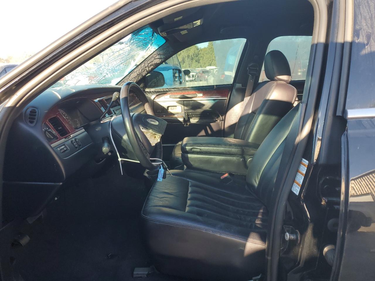 2004 Lincoln Town Car Executive VIN: 1LNHM81W04Y619127 Lot: 81967814