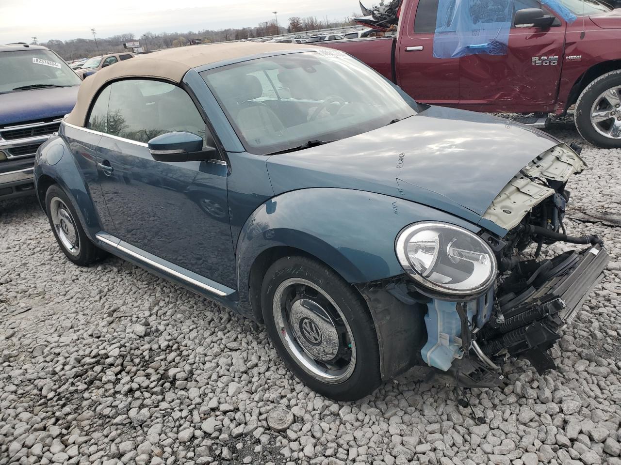 2018 Volkswagen Beetle - Image 4