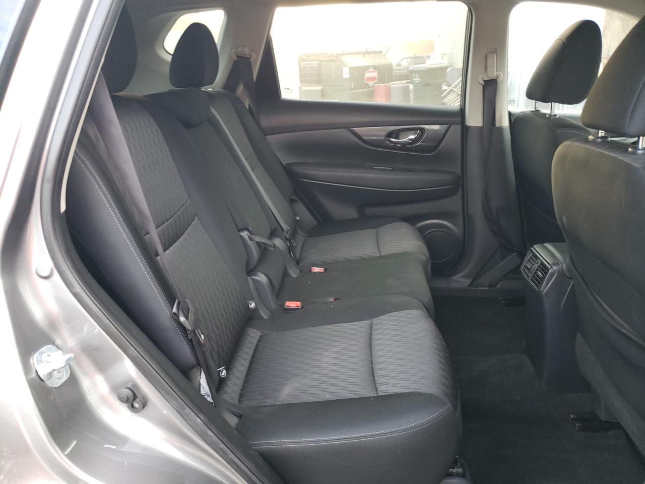 2017 Nissan Rogue - Image 12