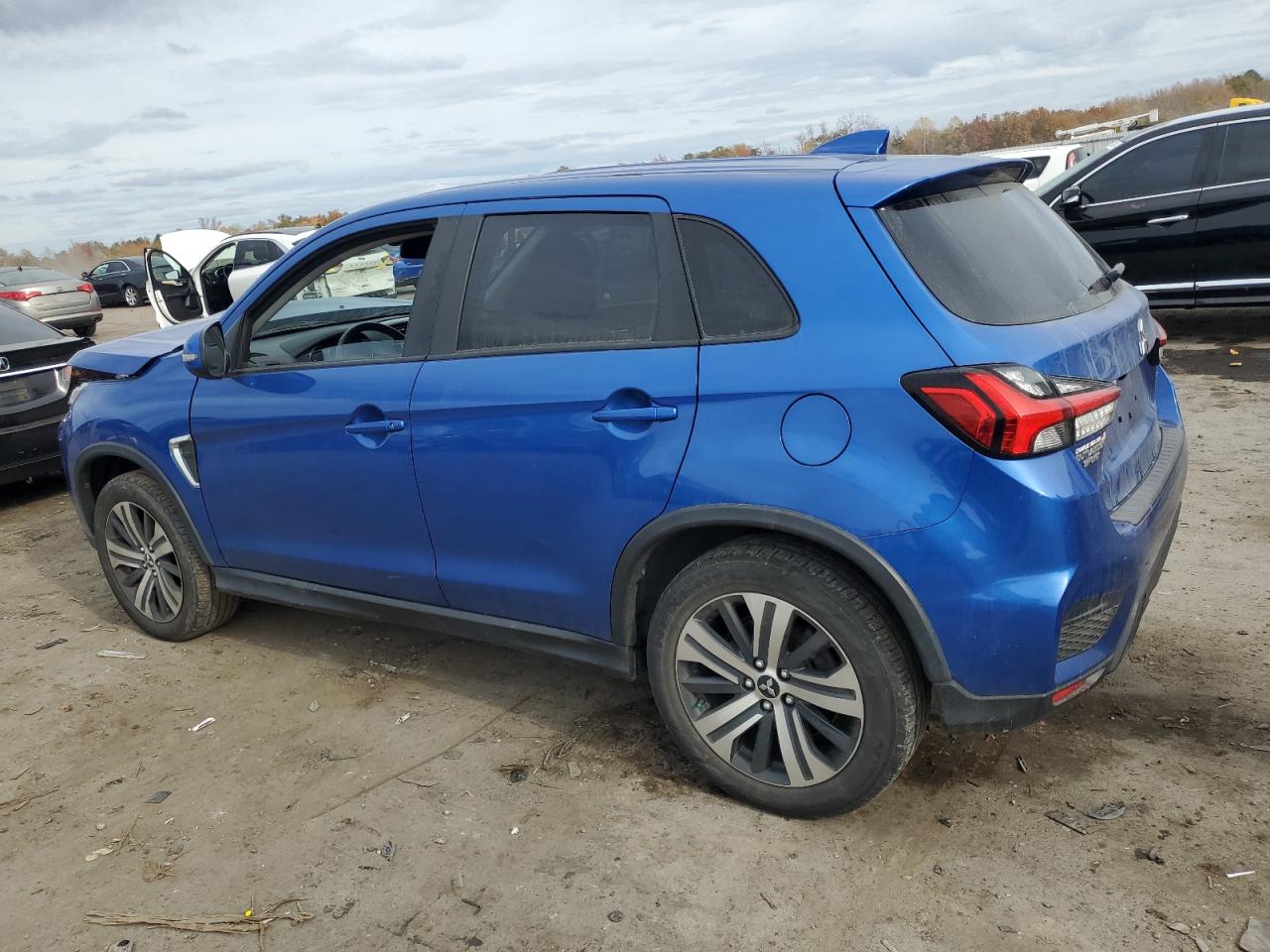 2020 Mitsubishi Outlander - Image 2