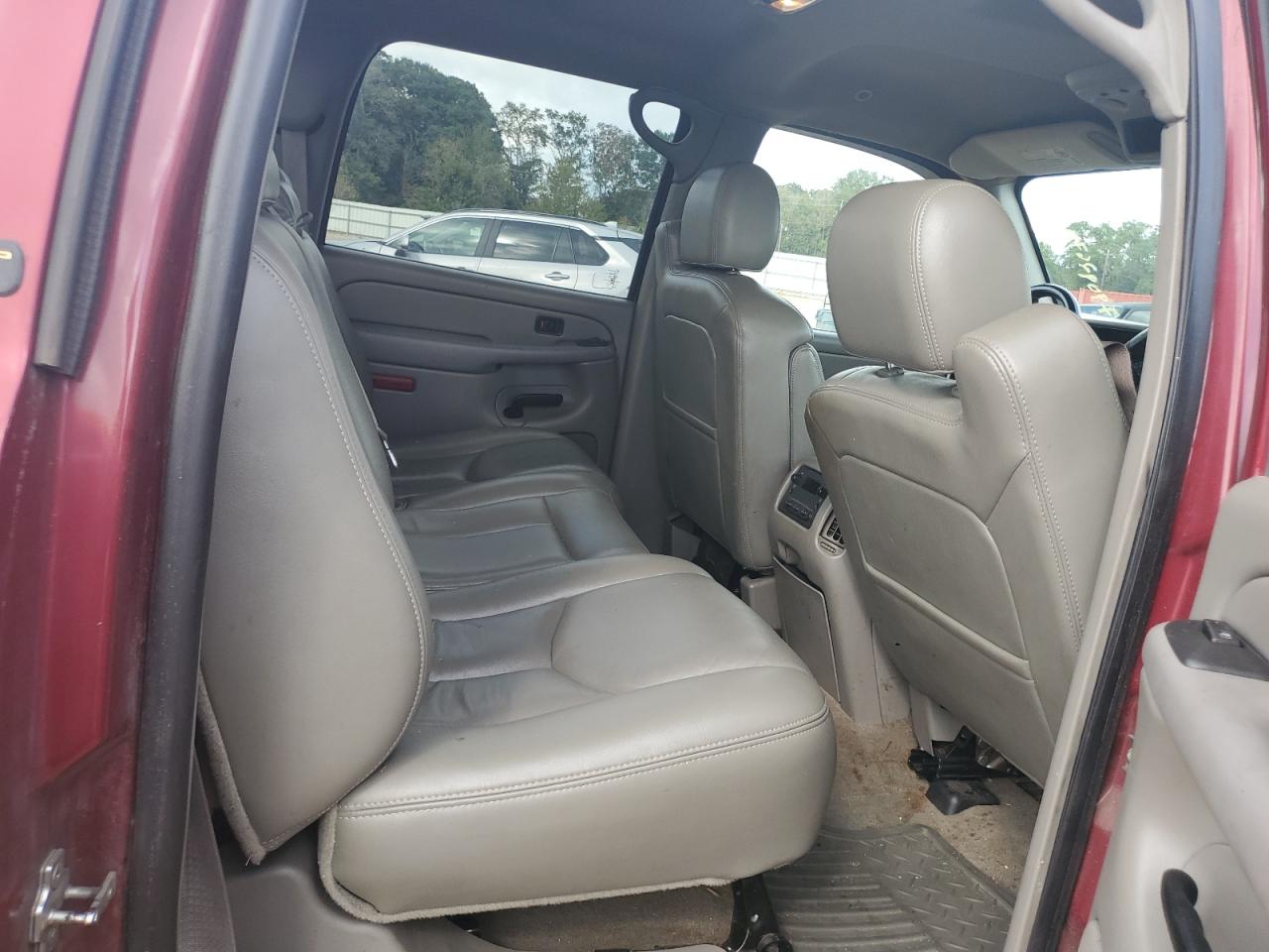 2006 Chevrolet Silverado - Image 10