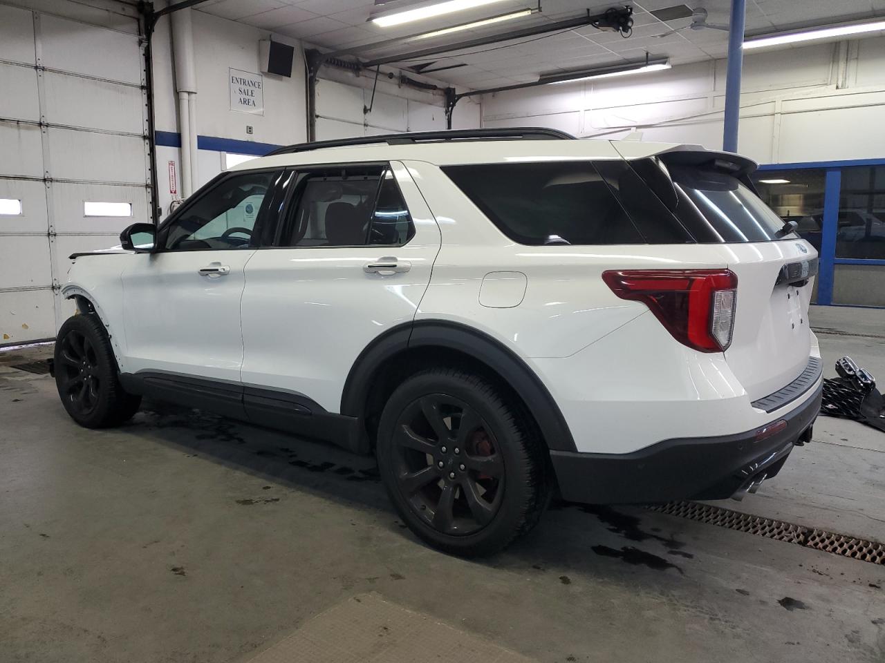 2023 Ford Explorer - Image 2