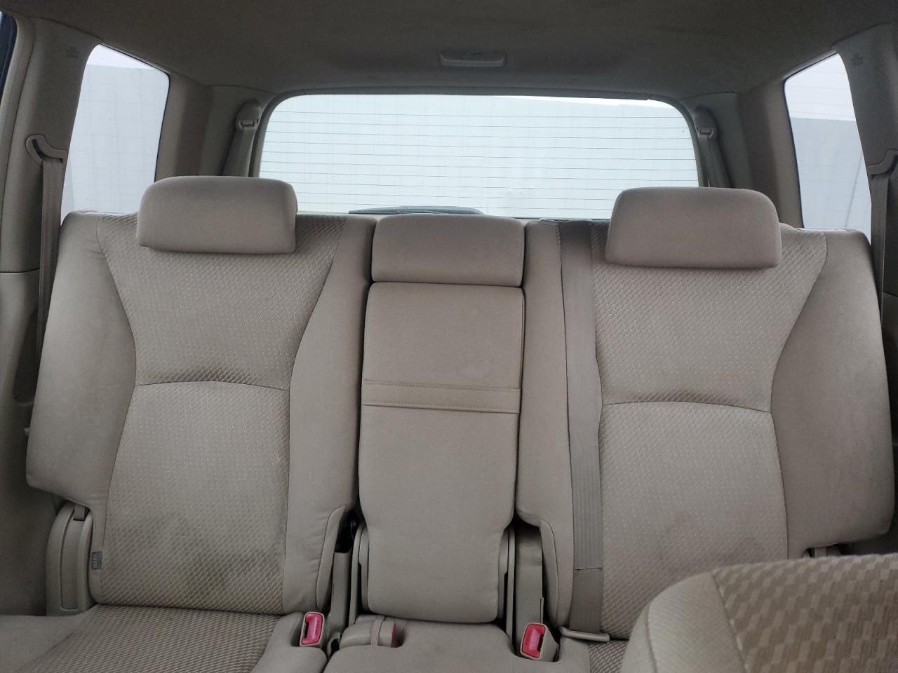 2004 Toyota Highlander - Image 10