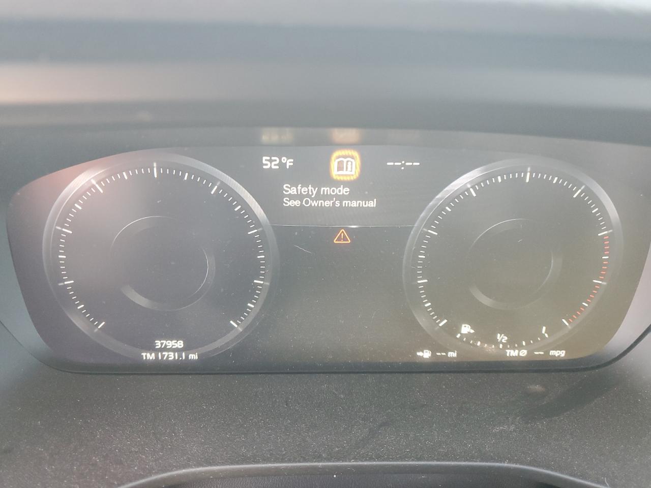 2022 Volvo Xc40 T5 R-Design VIN: YV4162UM4N2741725 Lot: 79957734