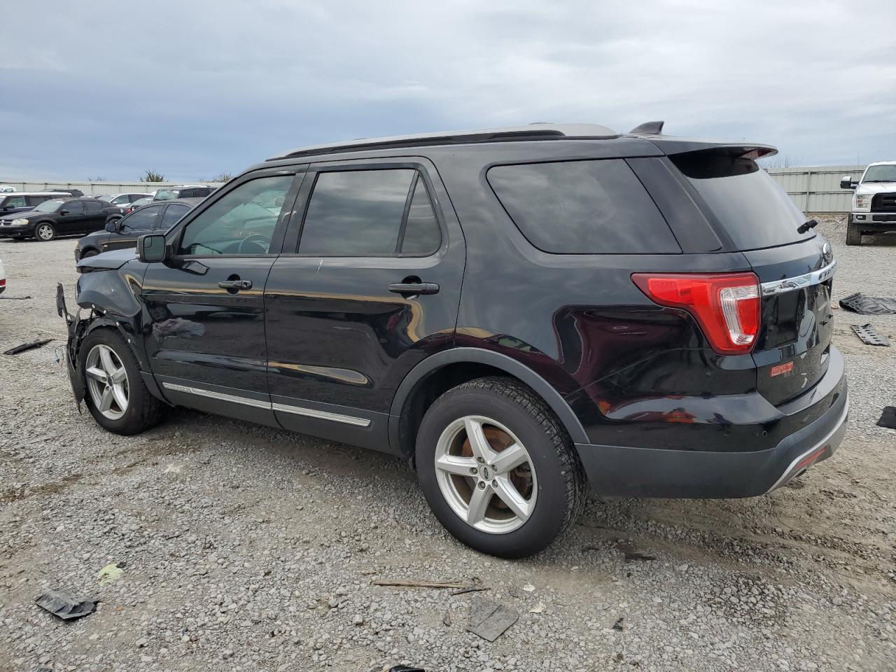 2017 Ford Explorer - Image 2