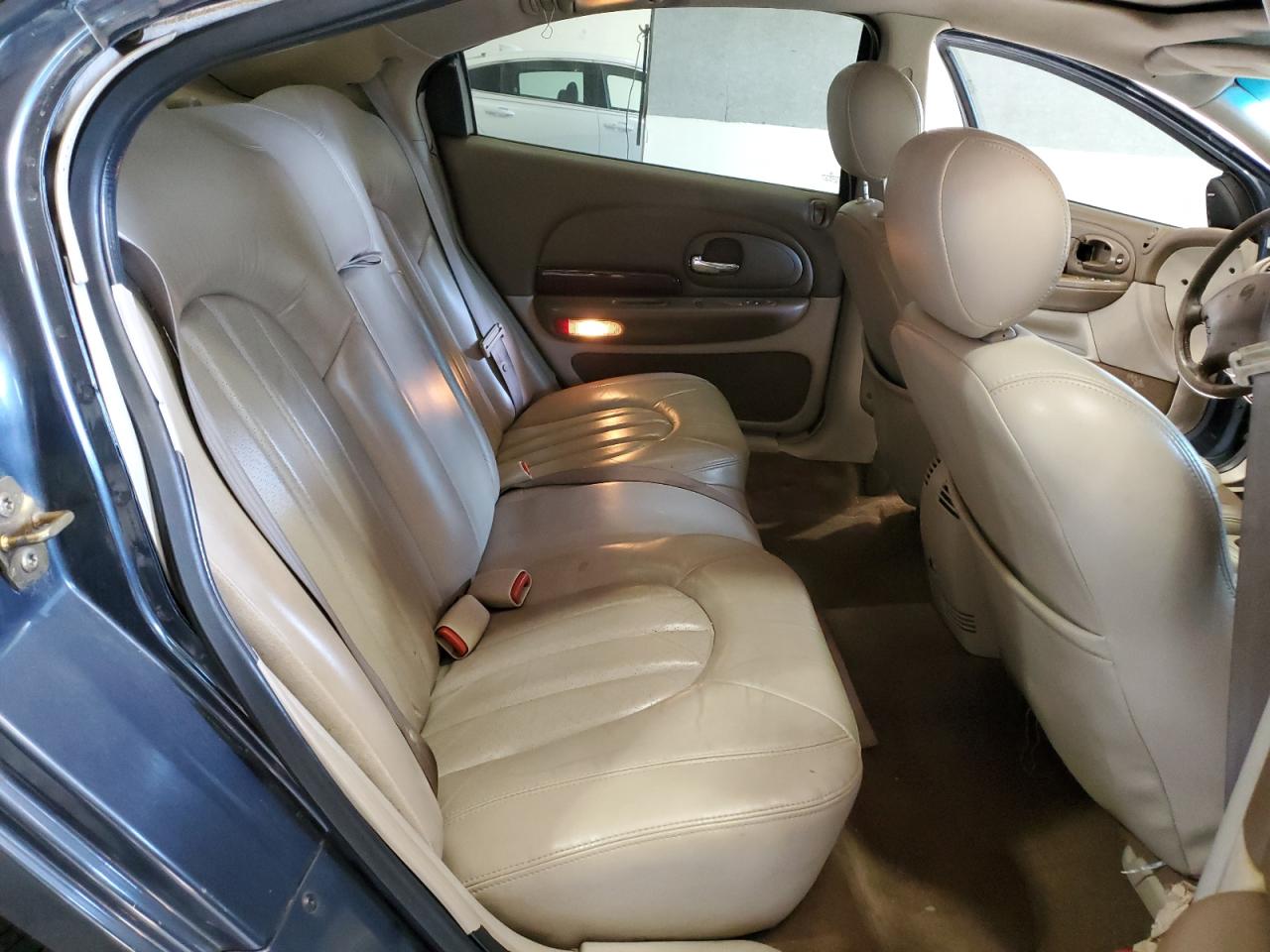 2000 Chrysler LHS - Image 10
