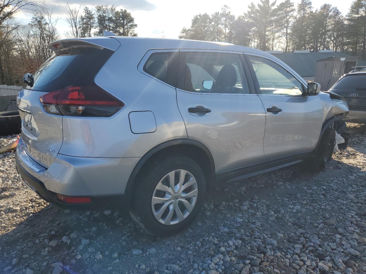 2018 Nissan Rogue - Image 3