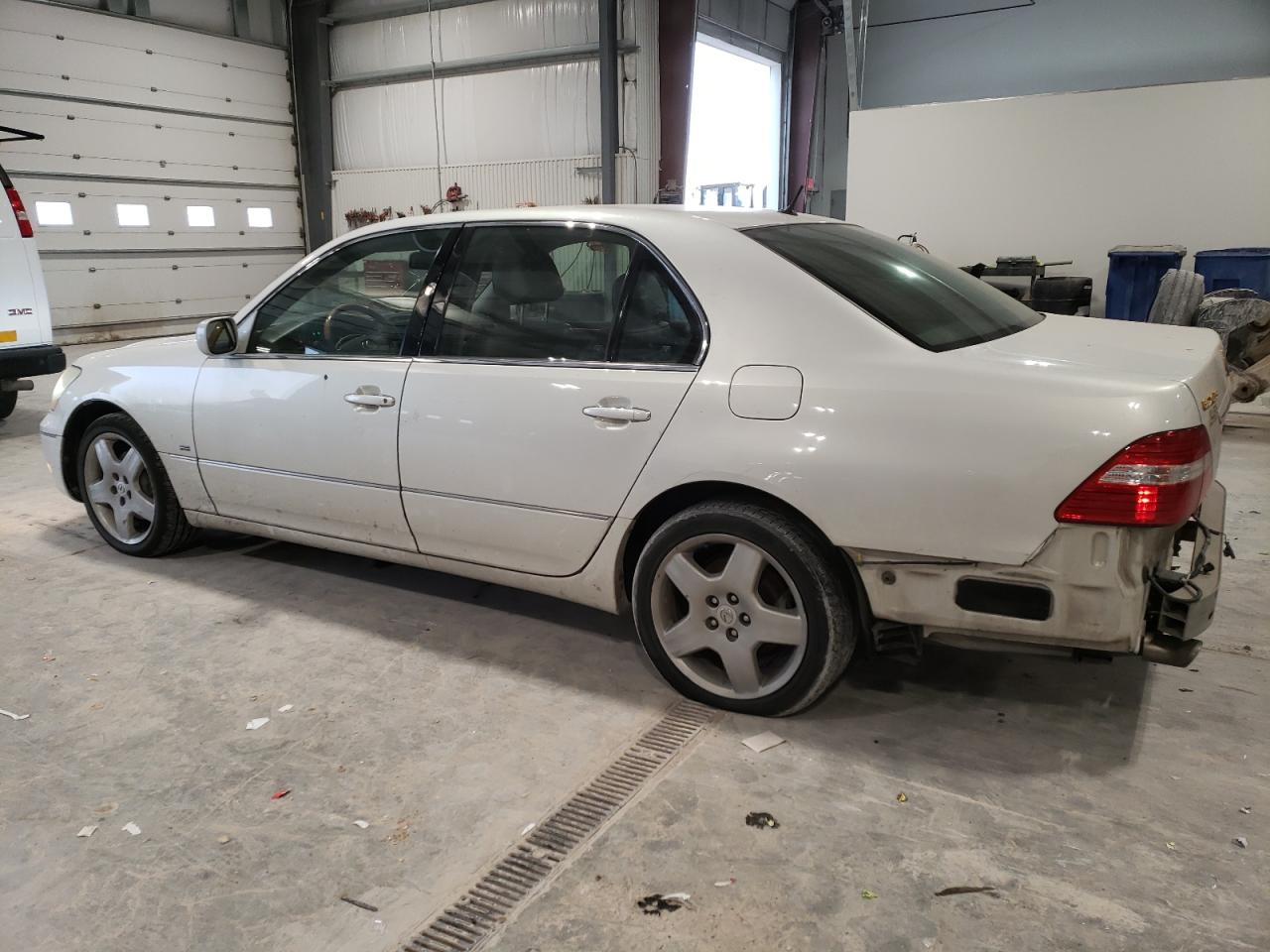 2004 Lexus LS - Image 2
