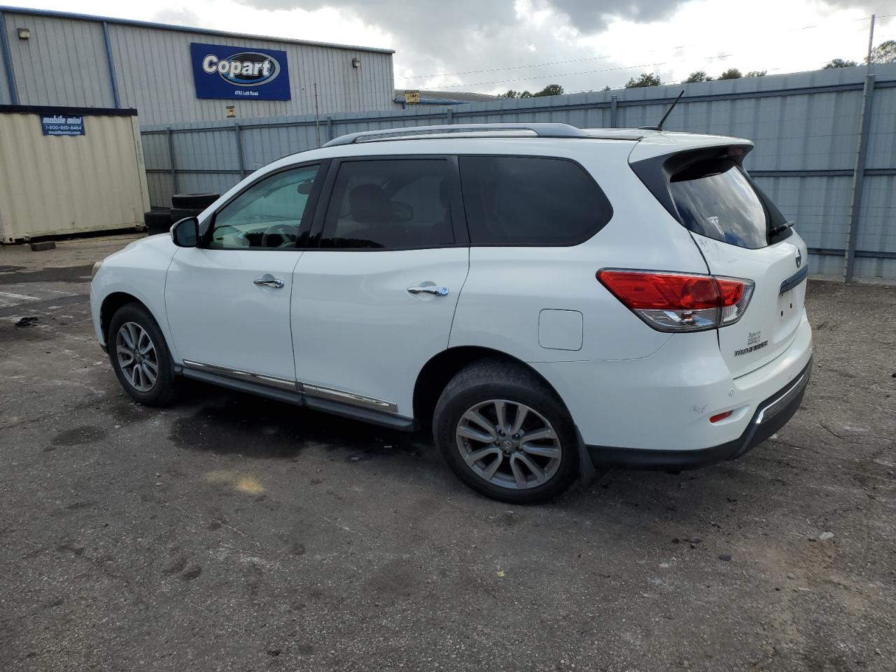 2014 Nissan Pathfinder - Image 2