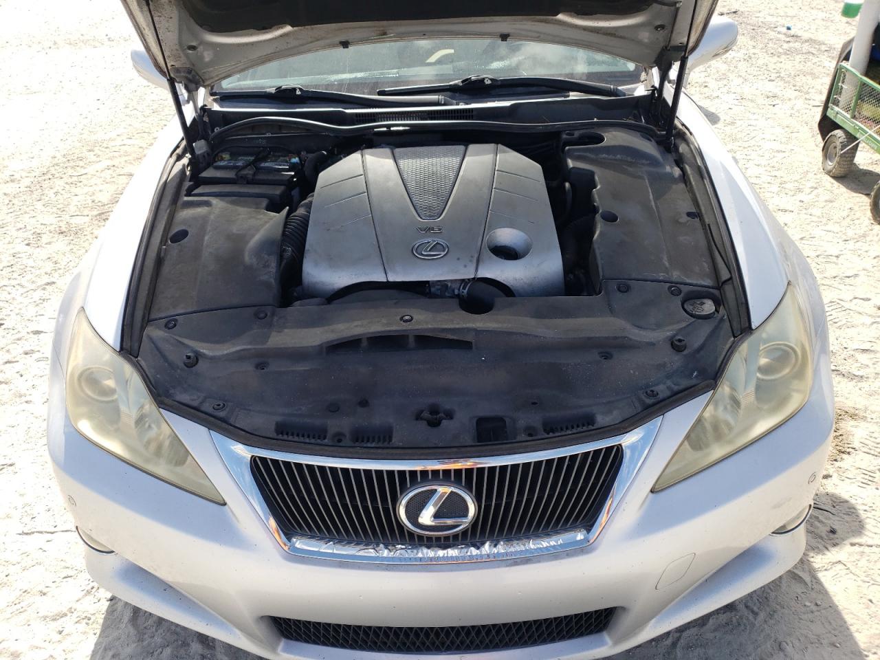 2010 Lexus IS - Image 13