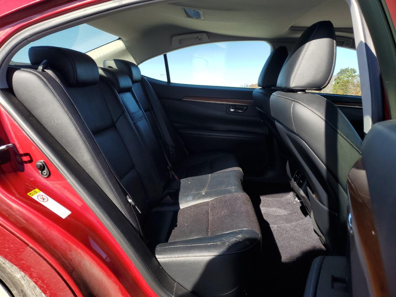 2014 Lexus ES - Image 10