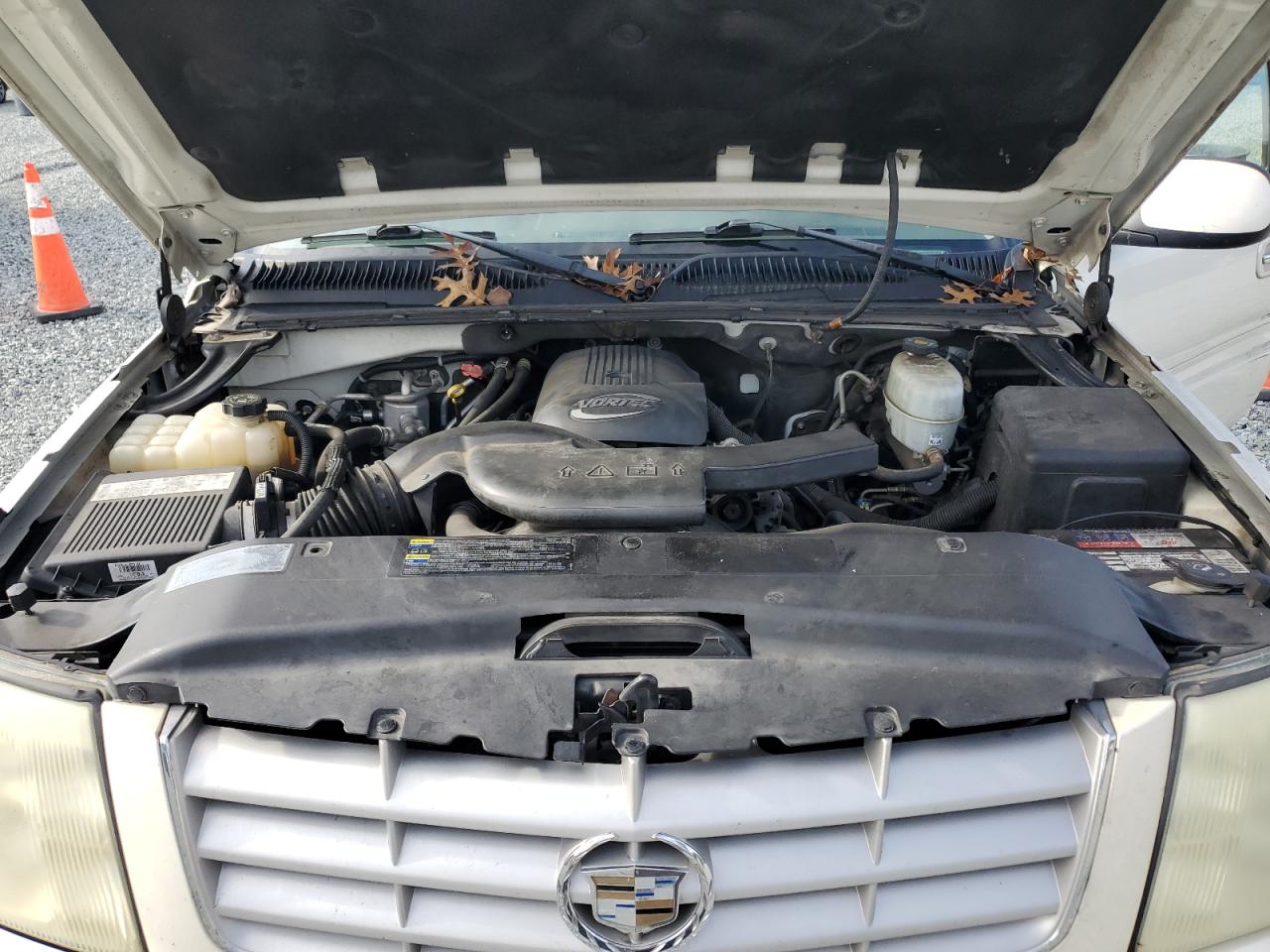 2004 Cadillac Escalade - Image 13