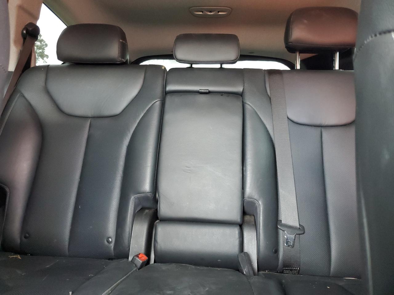 2020 Hyundai Santa Fe - Image 10