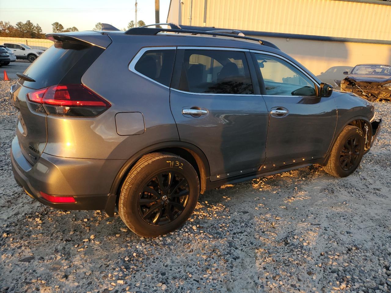 2018 Nissan Rogue - Image 3
