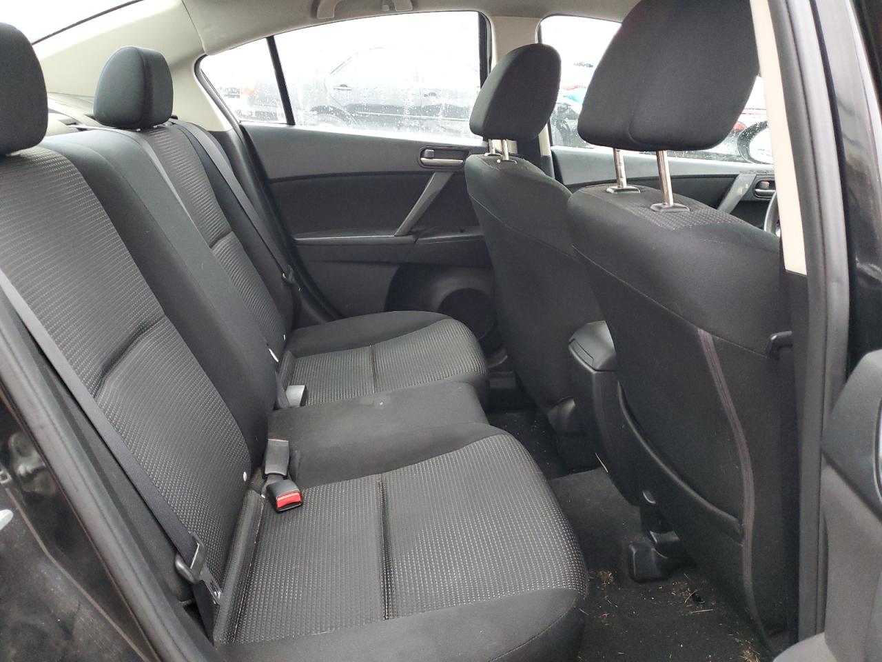 2013 Mazda 3 - Image 10