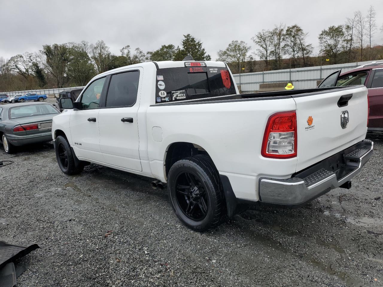 VIN 1C6RREGT7KN562680 2019 RAM 1500 no.2